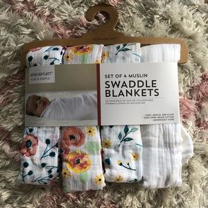 NWT Set of 4 Floral Muslin Swaddle Blankets